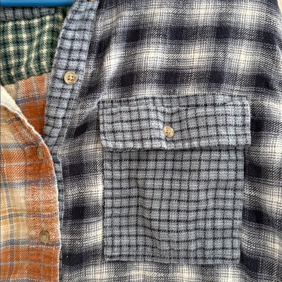 Women’s American Eagle Patchwork Flannel - Picture 4 of 6